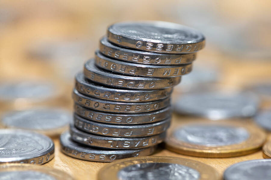 Brasil revisa projeções: crescimento de 2,3% em 2025, inflação a seguir até 2027