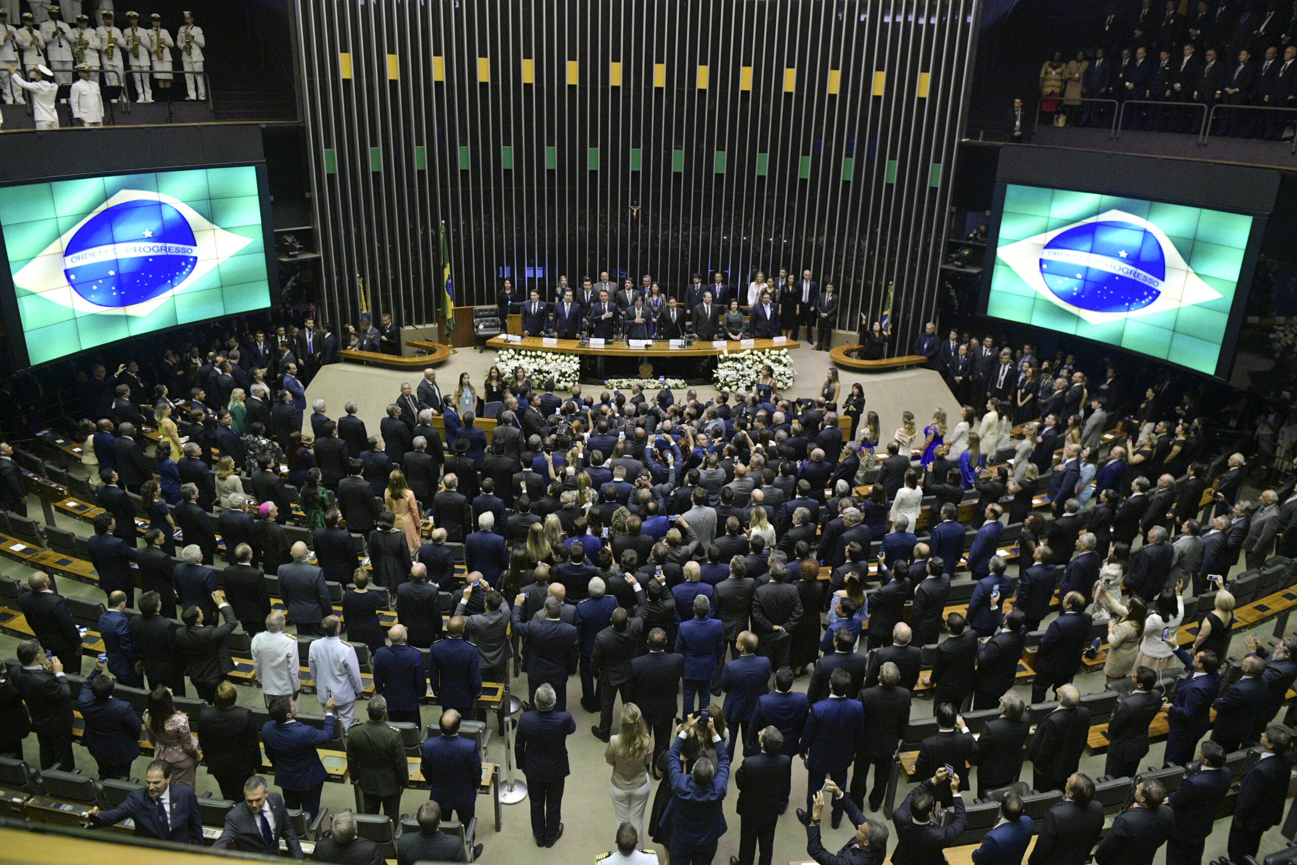 Ocupação do Congresso: oposição paralisa Câmara e Senado