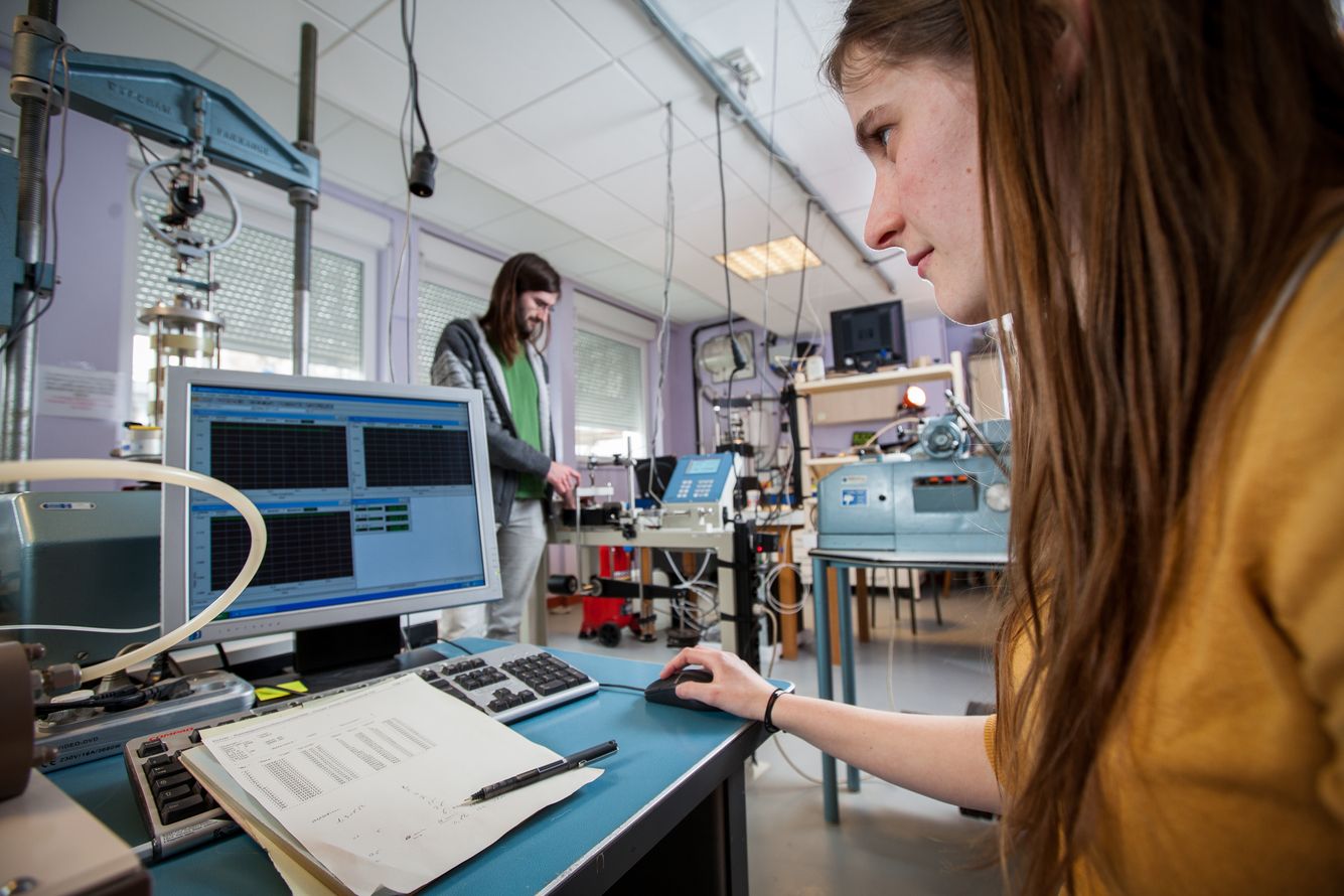 Setor financeiro brasileiro evolui com IA e segurança digital