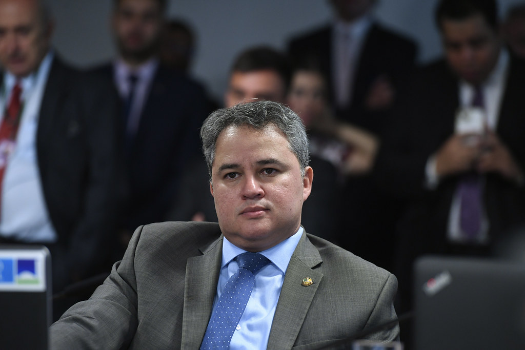 Efraim Filho sinaliza união com Pedro Cunha Lima para 2026 após encontro com Cássio