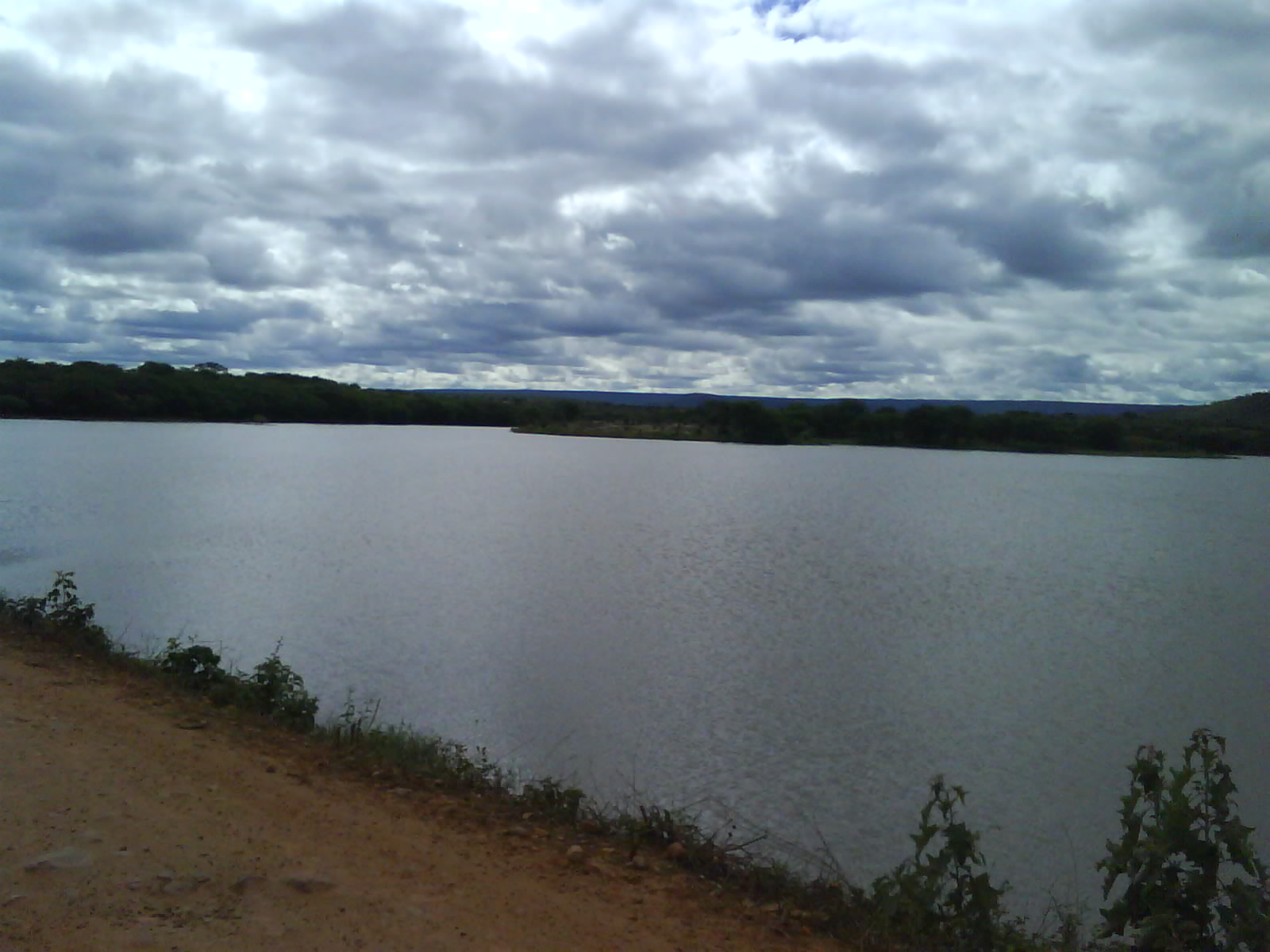 Açude Engenheiro Ávidos: coordenador tranquiliza população e garante controle na liberação de águas